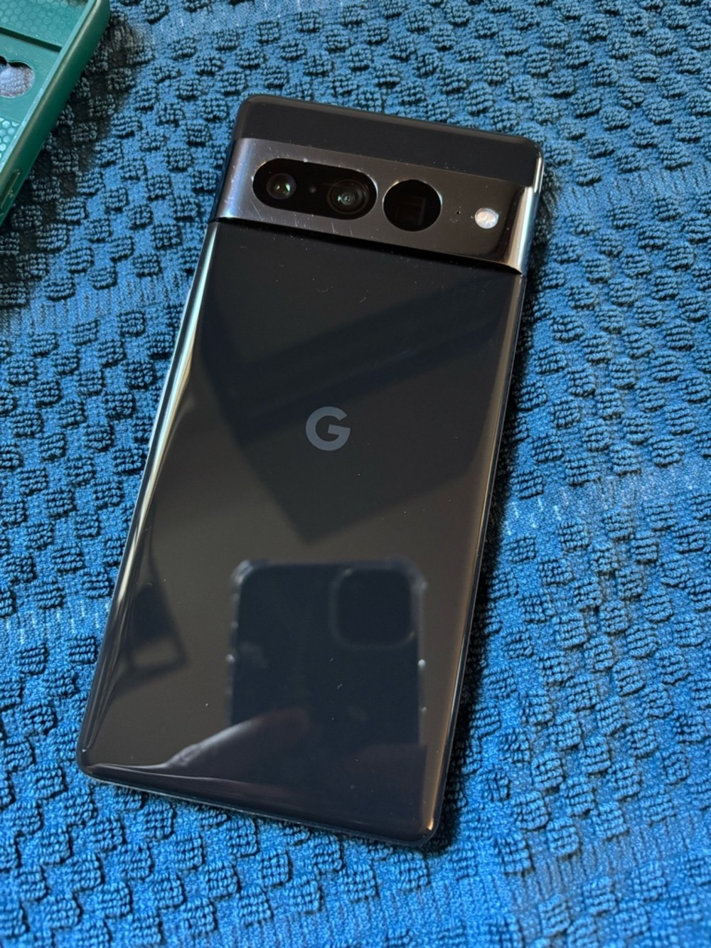 google Pixel 7 Pro - Black Back with Camera Bar
